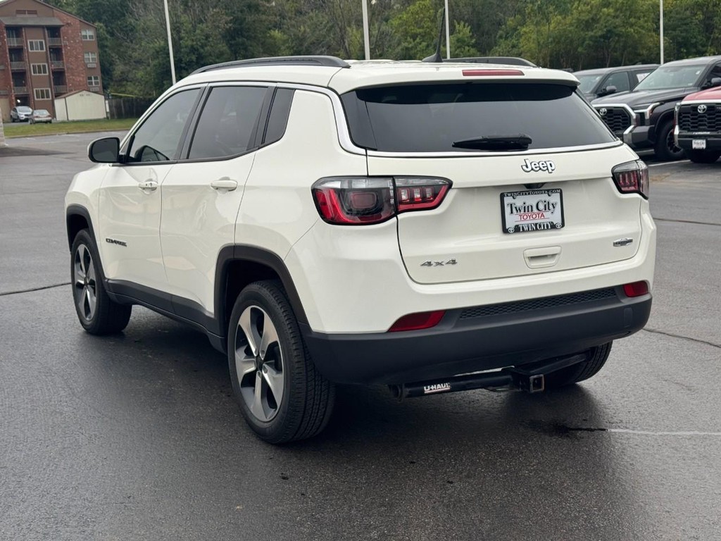 Jeep Compass Vehicle Full-screen Gallery Image 07