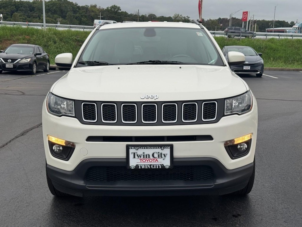 Jeep Compass Vehicle Full-screen Gallery Image 10