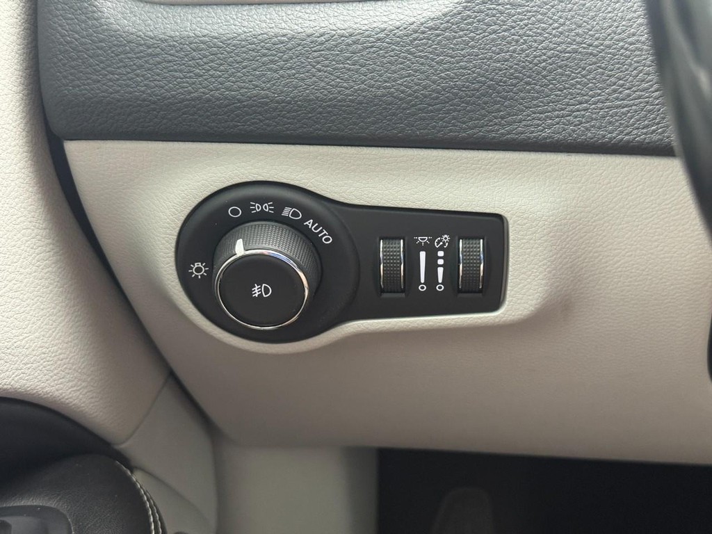 Jeep Compass Vehicle Full-screen Gallery Image 18