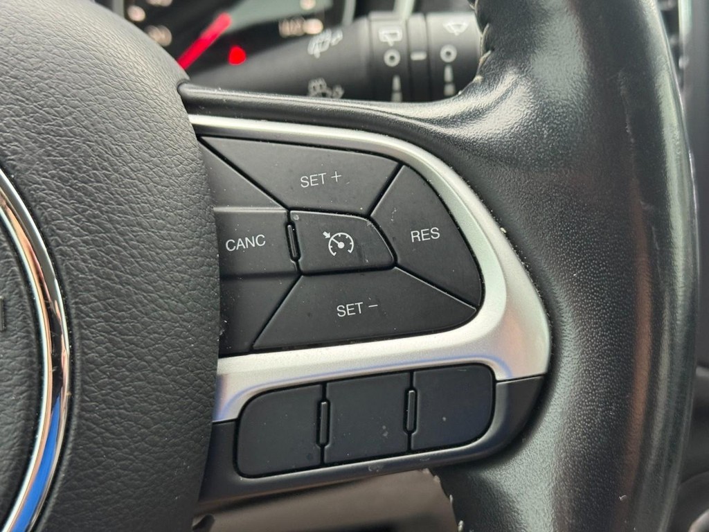 Jeep Compass Vehicle Full-screen Gallery Image 20