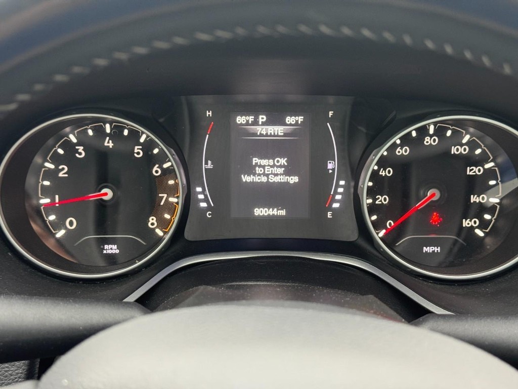 Jeep Compass Vehicle Full-screen Gallery Image 21