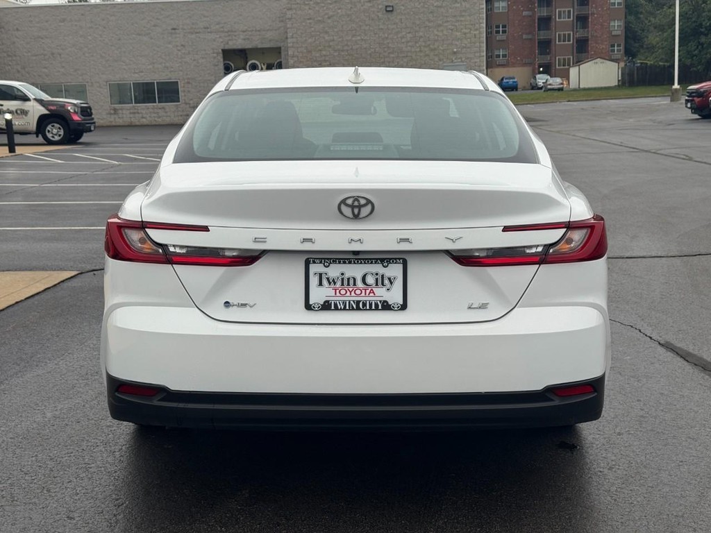 Toyota Camry Vehicle Full-screen Gallery Image 04