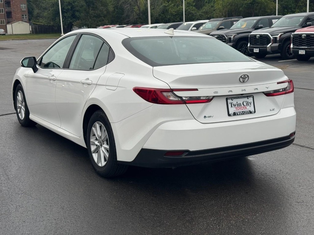 Toyota Camry Vehicle Full-screen Gallery Image 07