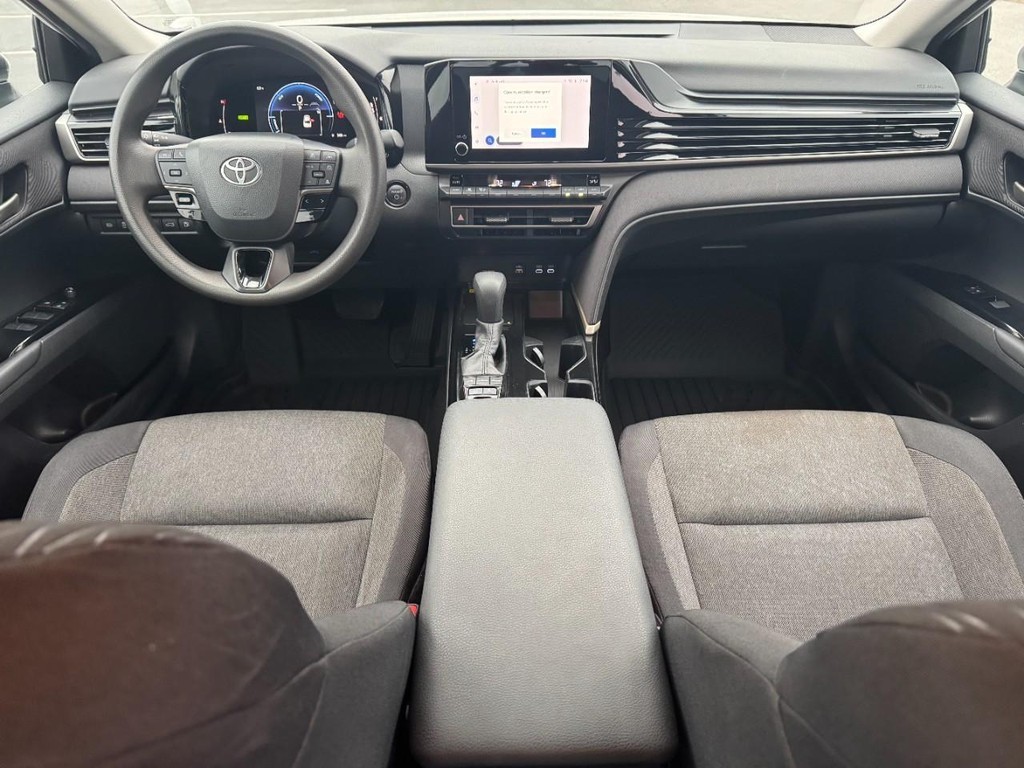 Toyota Camry Vehicle Full-screen Gallery Image 13