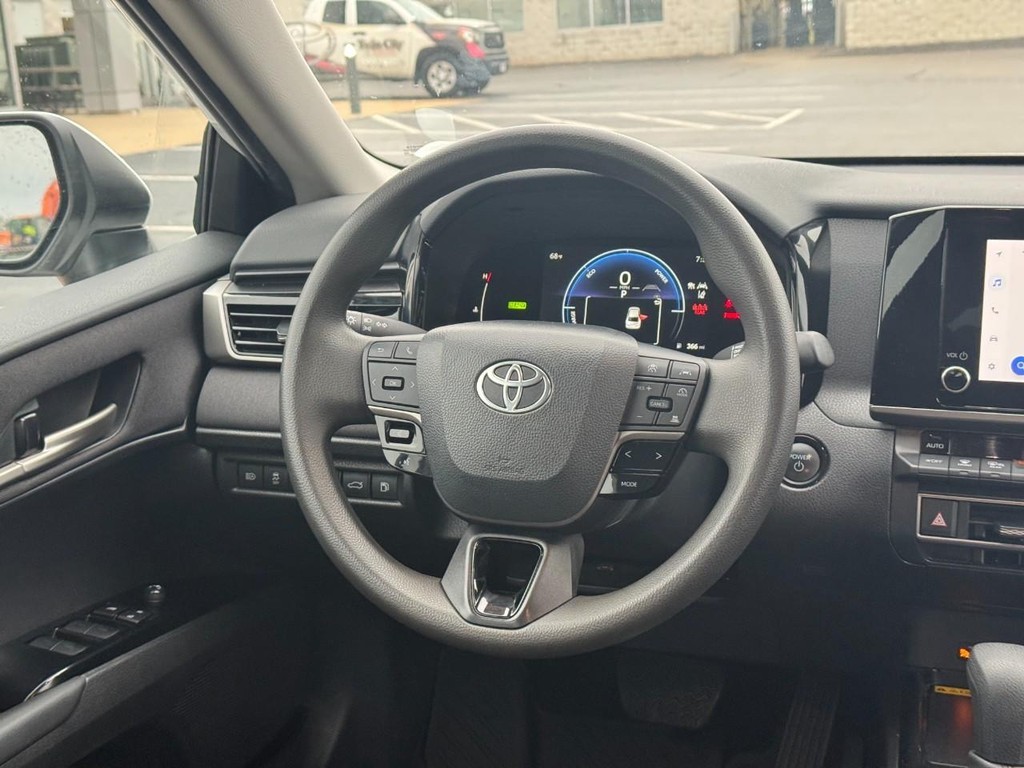 Toyota Camry Vehicle Full-screen Gallery Image 14