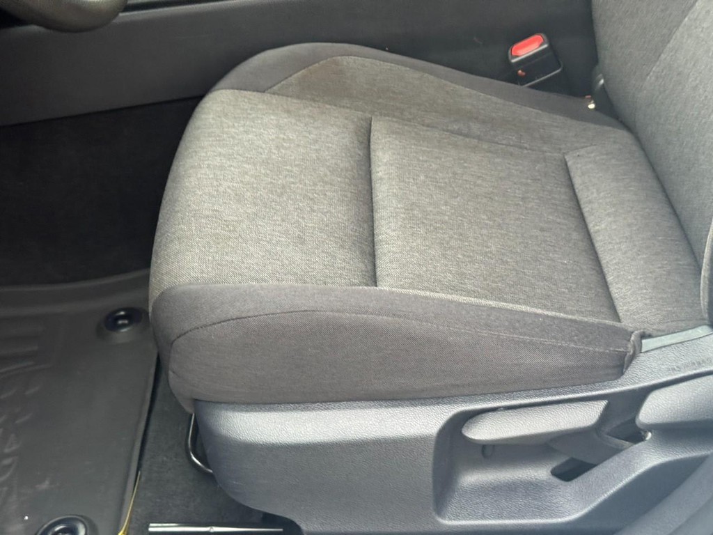Toyota Camry Vehicle Full-screen Gallery Image 18