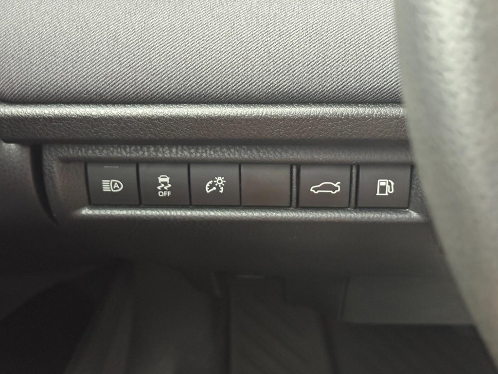 Toyota Camry Vehicle Full-screen Gallery Image 19
