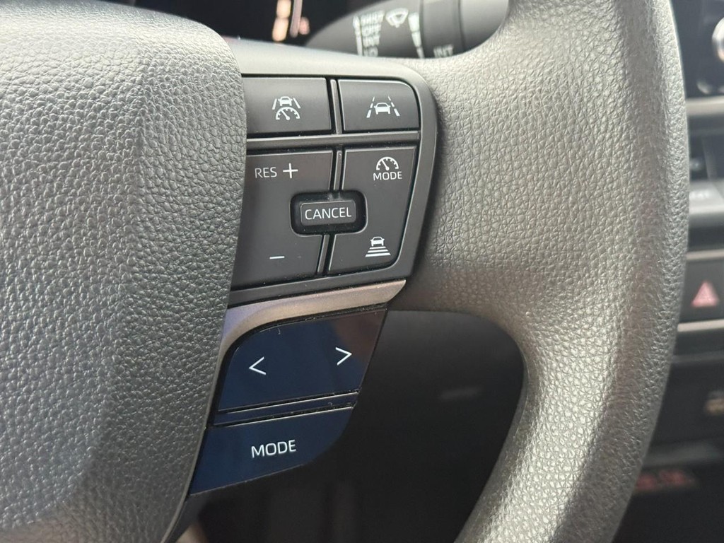 Toyota Camry Vehicle Full-screen Gallery Image 21