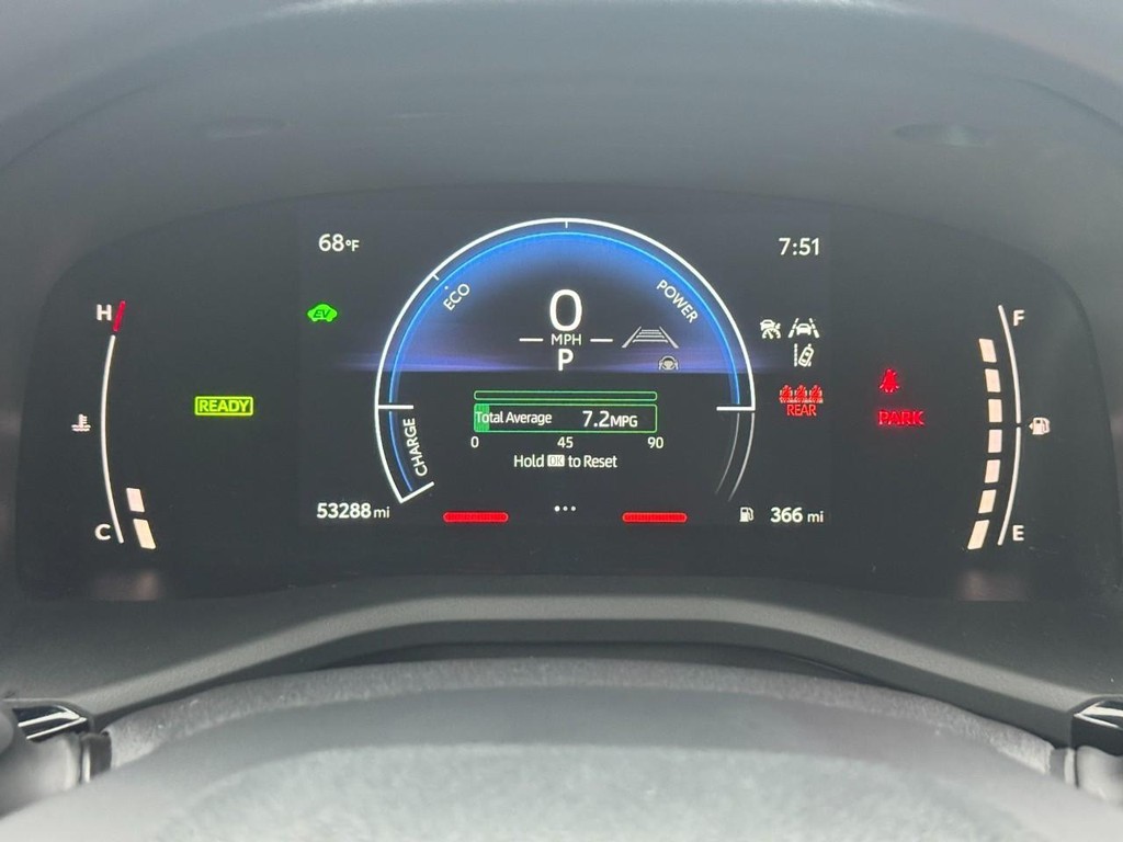 Toyota Camry Vehicle Full-screen Gallery Image 22