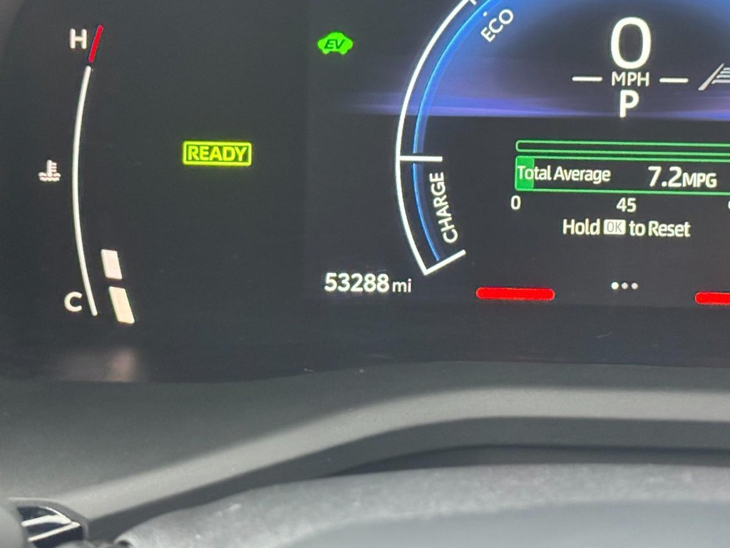Toyota Camry Vehicle Full-screen Gallery Image 23