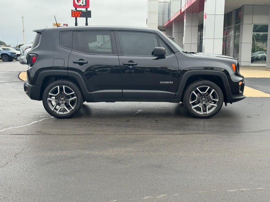 Jeep Renegade Vehicle Full-screen Gallery Image 02