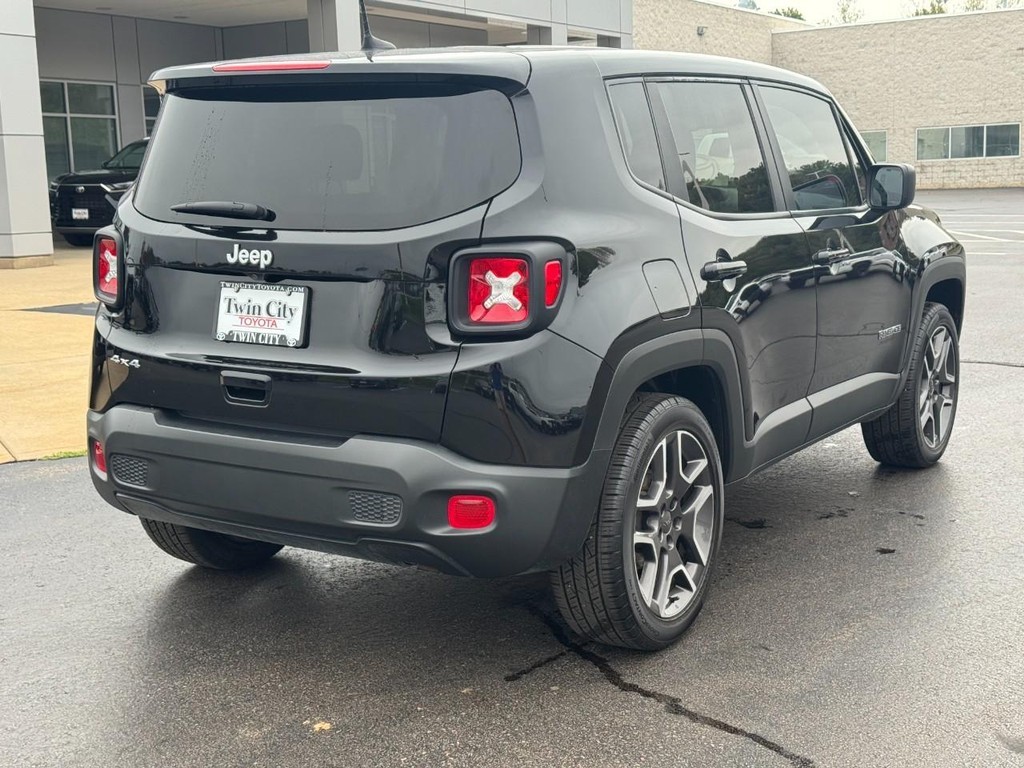 Jeep Renegade Vehicle Full-screen Gallery Image 03