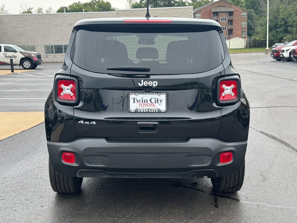 Jeep Renegade Vehicle Full-screen Gallery Image 04