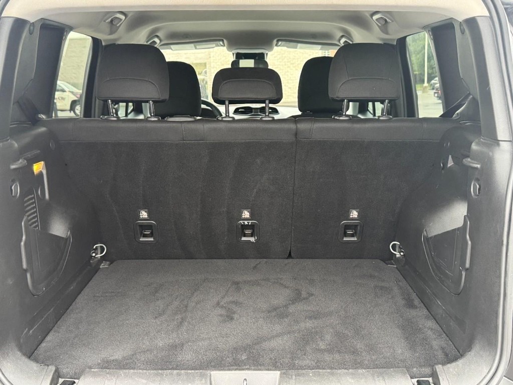 Jeep Renegade Vehicle Full-screen Gallery Image 05