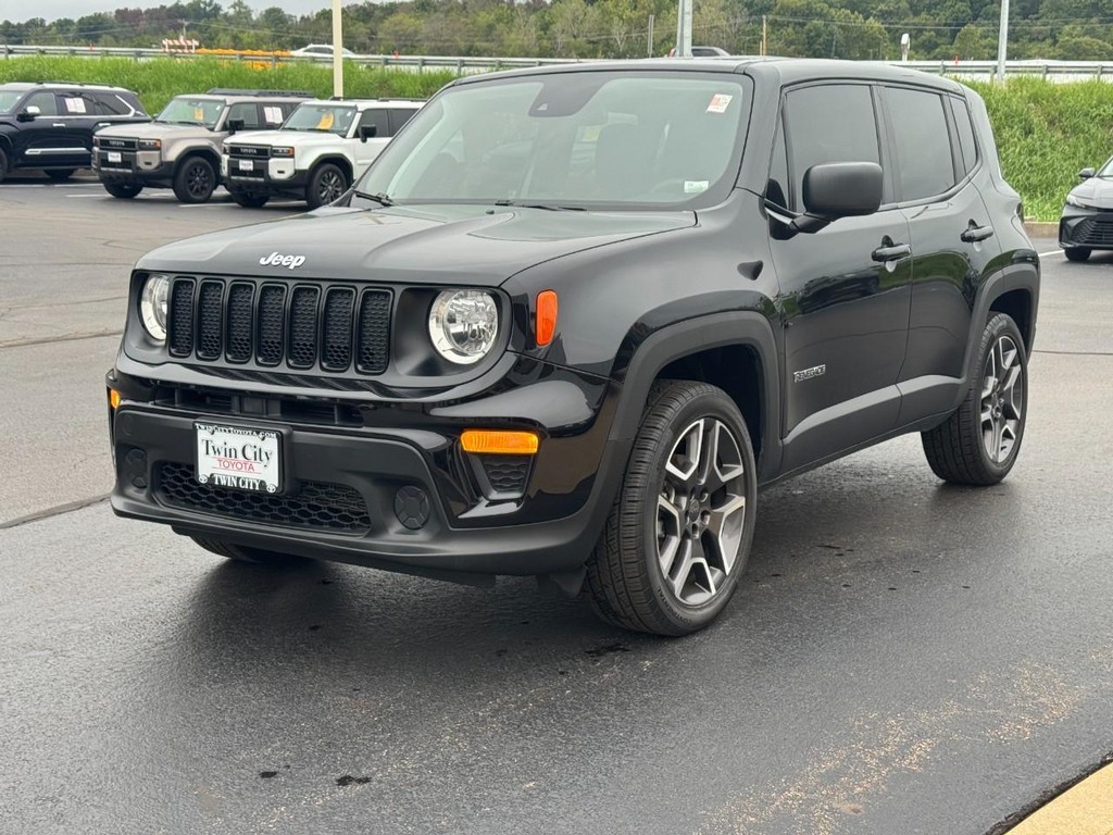 Jeep Renegade Vehicle Full-screen Gallery Image 08