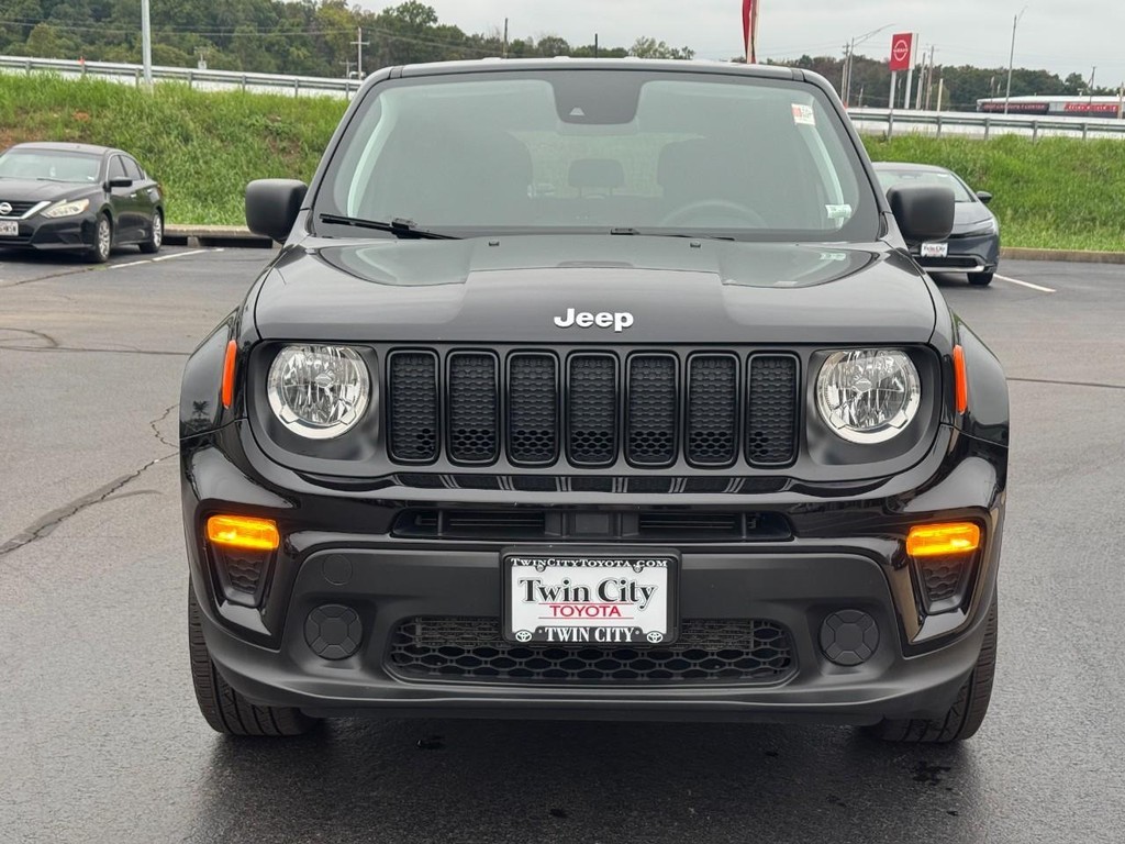 Jeep Renegade Vehicle Full-screen Gallery Image 09