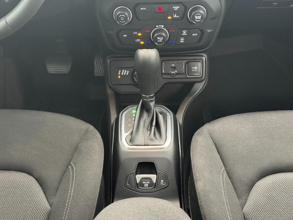 Jeep Renegade Vehicle Full-screen Gallery Image 14