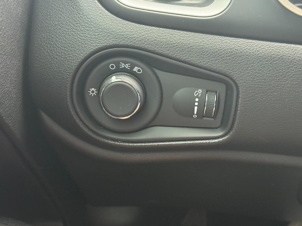 Jeep Renegade Vehicle Full-screen Gallery Image 17