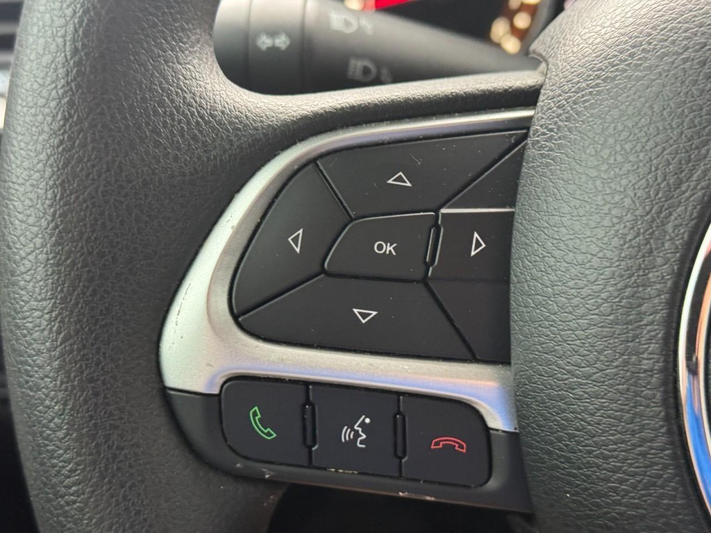 Jeep Renegade Vehicle Full-screen Gallery Image 18