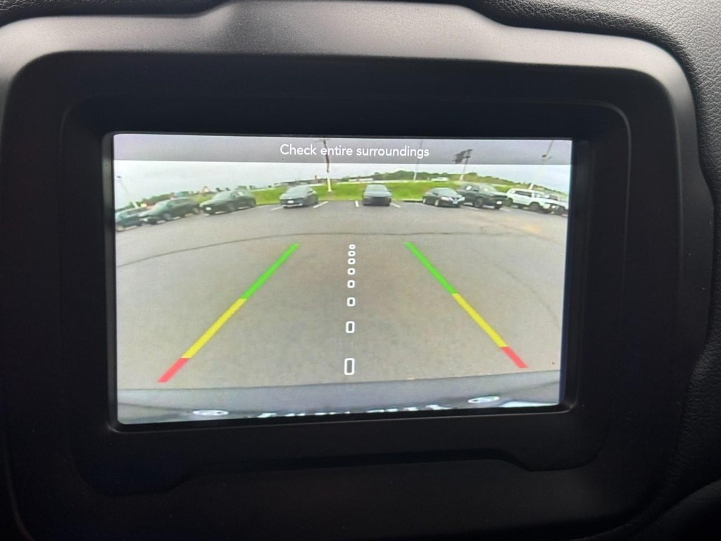 Jeep Renegade Vehicle Full-screen Gallery Image 22