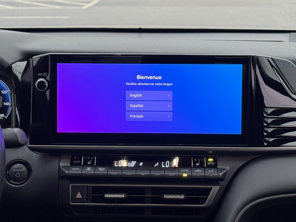 Toyota Camry Vehicle Full-screen Gallery Image 15