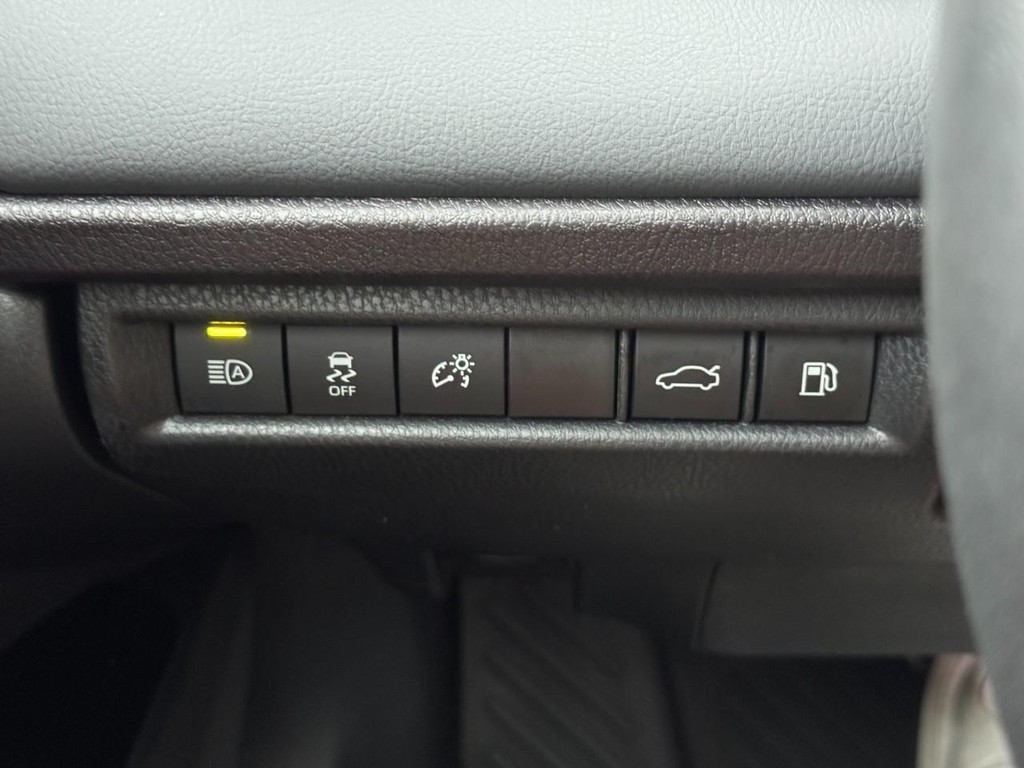 Toyota Camry Vehicle Full-screen Gallery Image 19