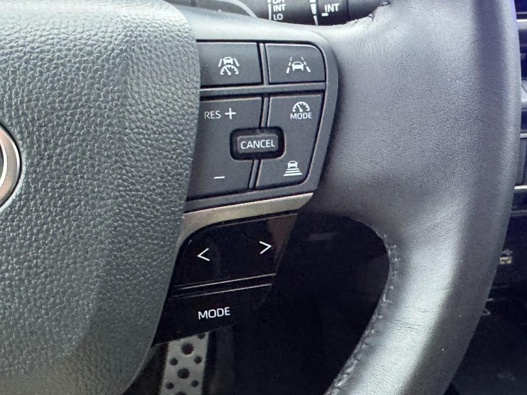 Toyota Camry Vehicle Full-screen Gallery Image 21