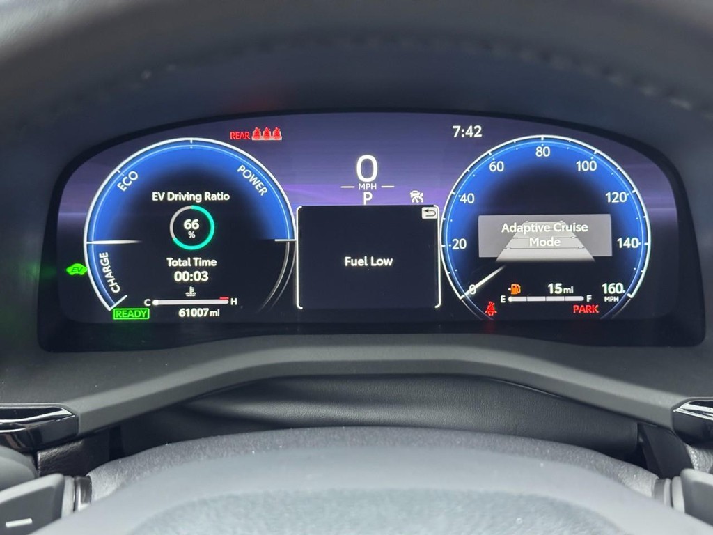 Toyota Camry Vehicle Full-screen Gallery Image 22