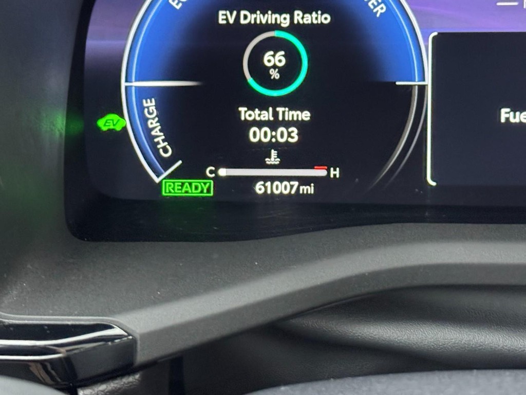 Toyota Camry Vehicle Full-screen Gallery Image 23