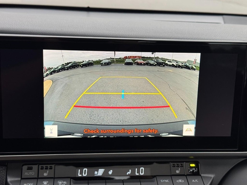 Toyota Camry Vehicle Full-screen Gallery Image 24