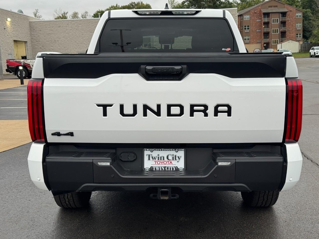 Toyota Tundra 4WD Vehicle Full-screen Gallery Image 04