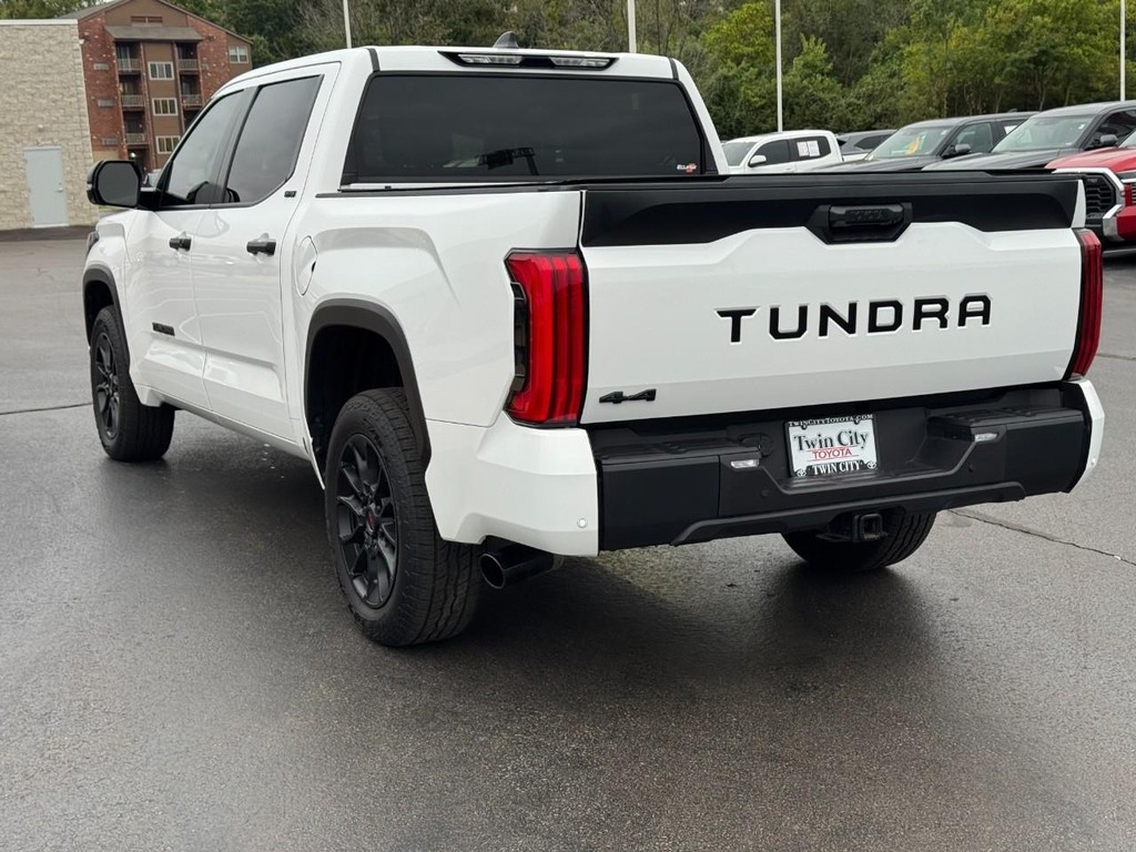 Toyota Tundra 4WD Vehicle Full-screen Gallery Image 06