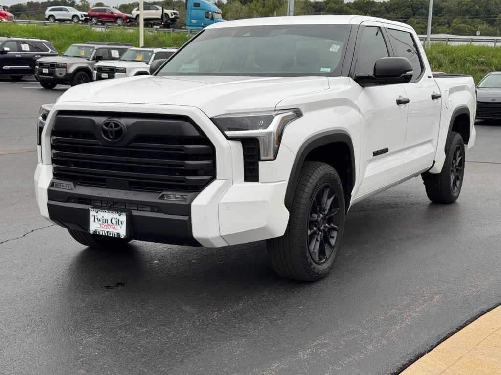 Toyota Tundra 4WD Vehicle Full-screen Gallery Image 08