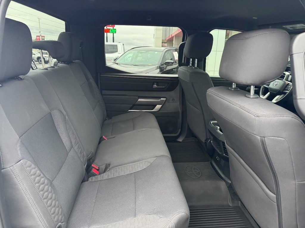 Toyota Tundra 4WD Vehicle Full-screen Gallery Image 11
