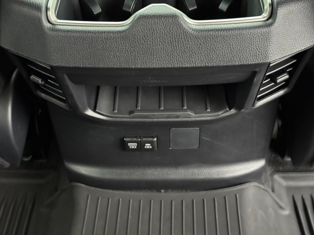 Toyota Tundra 4WD Vehicle Full-screen Gallery Image 12