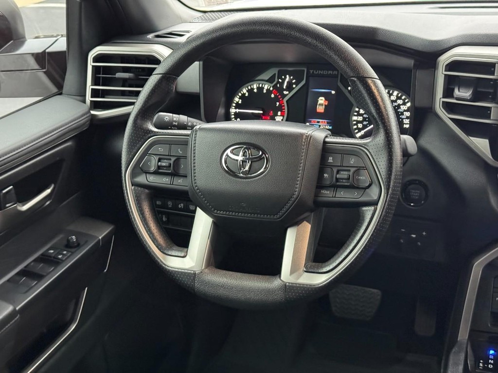 Toyota Tundra 4WD Vehicle Full-screen Gallery Image 14