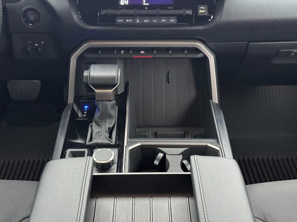 Toyota Tundra 4WD Vehicle Full-screen Gallery Image 16