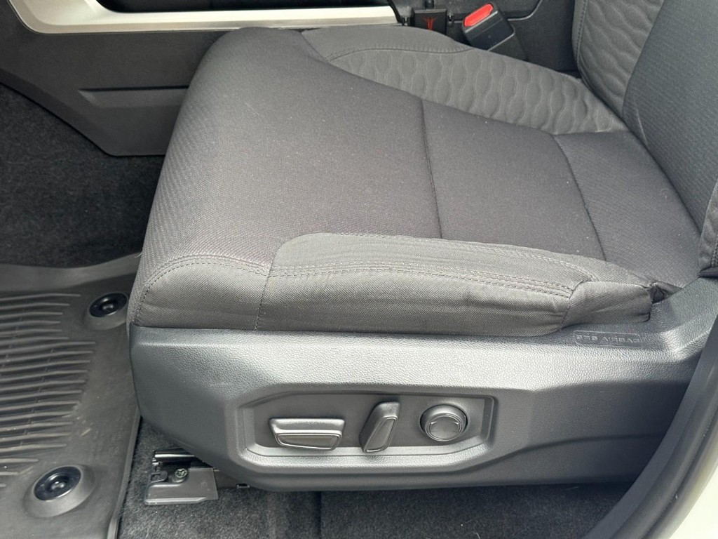 Toyota Tundra 4WD Vehicle Full-screen Gallery Image 18