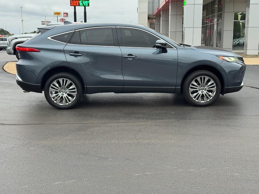 Toyota Venza Vehicle Full-screen Gallery Image 02