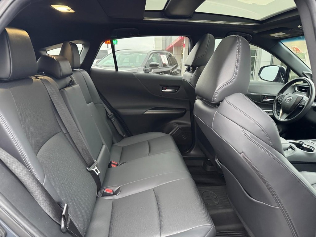 Toyota Venza Vehicle Full-screen Gallery Image 11