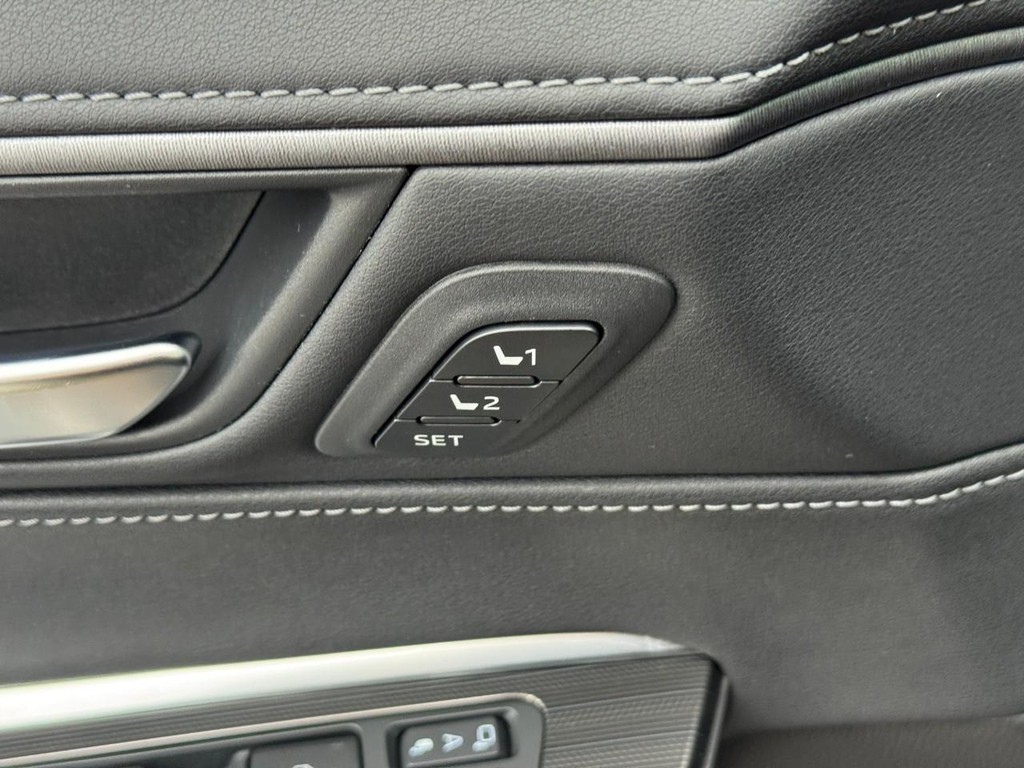 Toyota Venza Vehicle Full-screen Gallery Image 17
