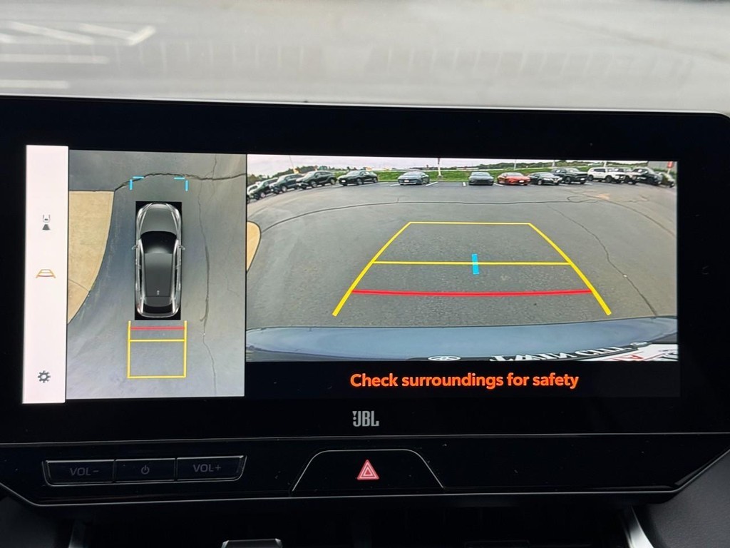 Toyota Venza Vehicle Full-screen Gallery Image 24