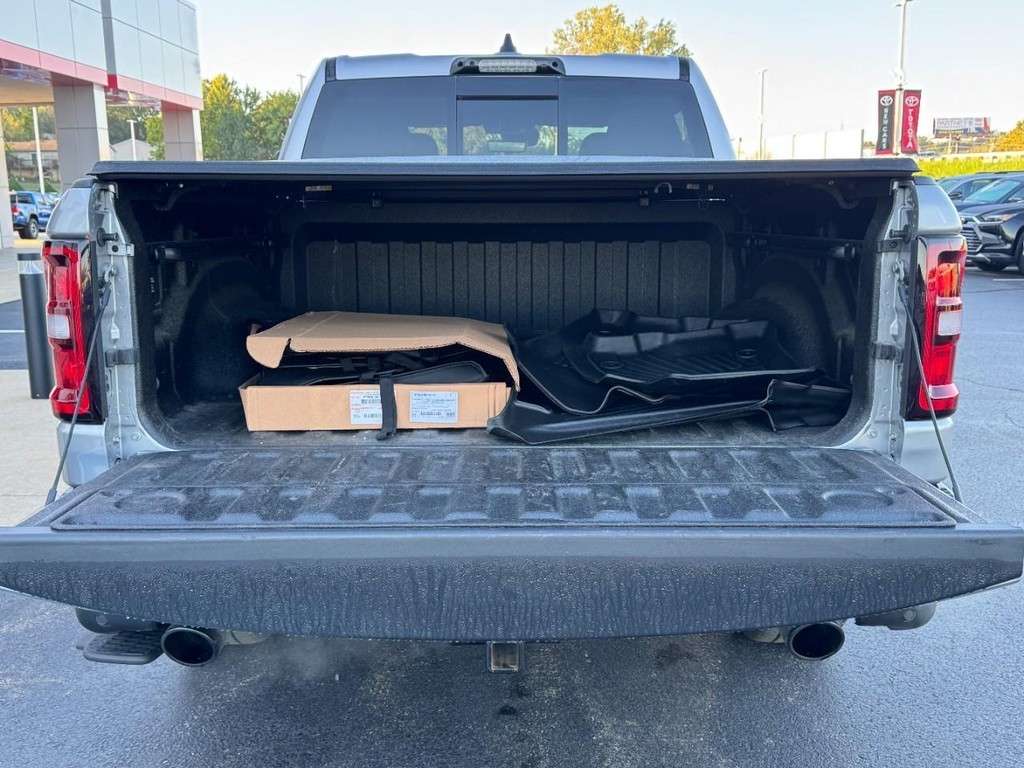 Ram 1500 Vehicle Full-screen Gallery Image 06