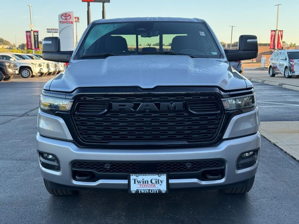 Ram 1500 Vehicle Full-screen Gallery Image 10