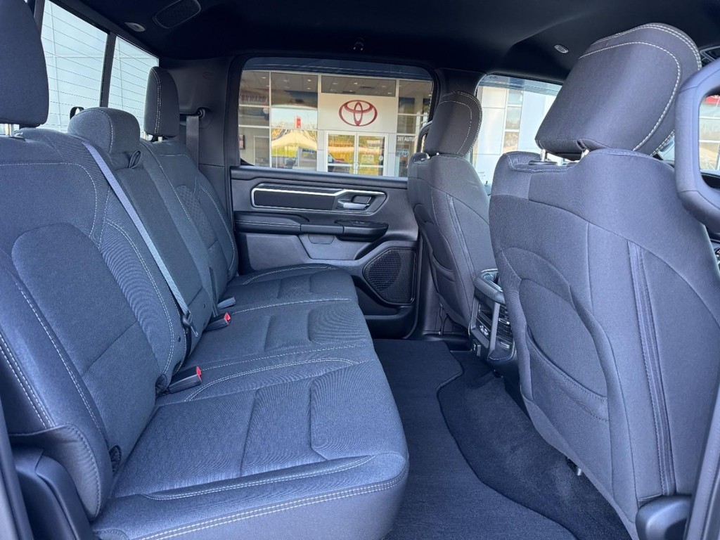 Ram 1500 Vehicle Full-screen Gallery Image 11
