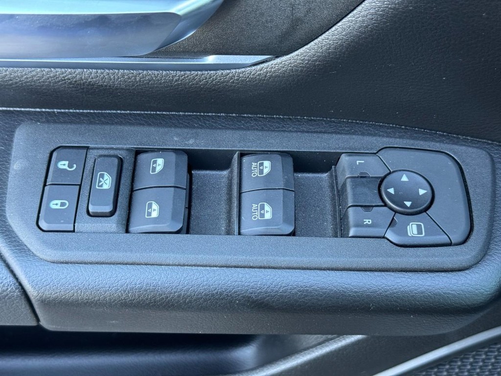 Ram 1500 Vehicle Full-screen Gallery Image 17