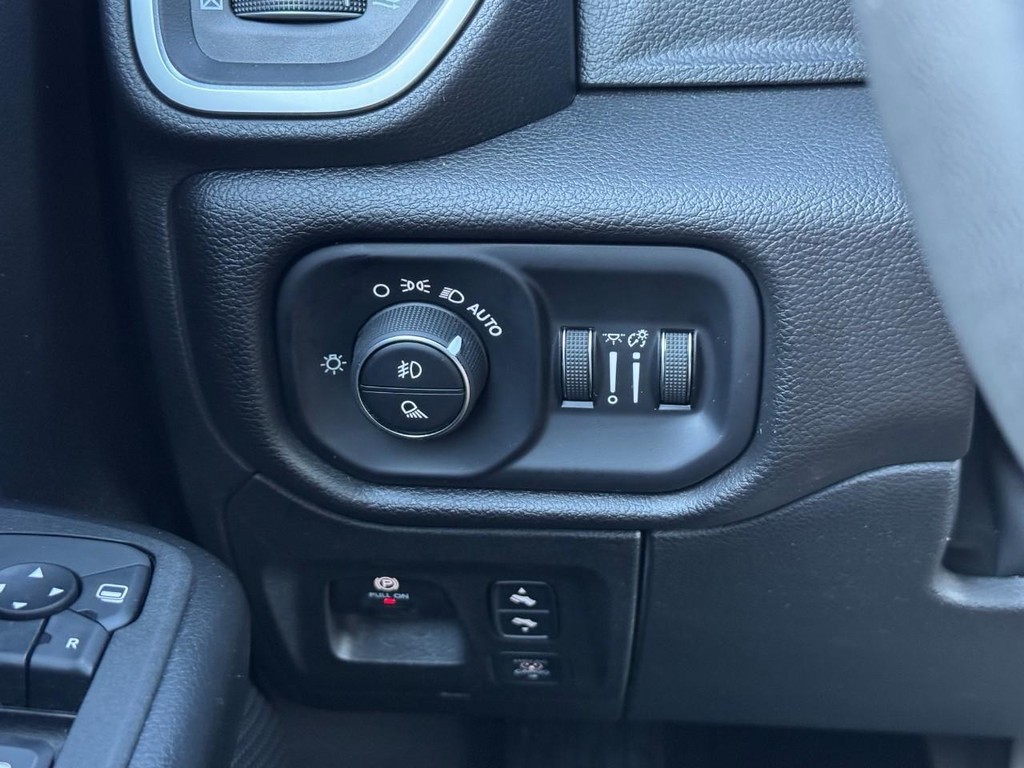 Ram 1500 Vehicle Full-screen Gallery Image 19