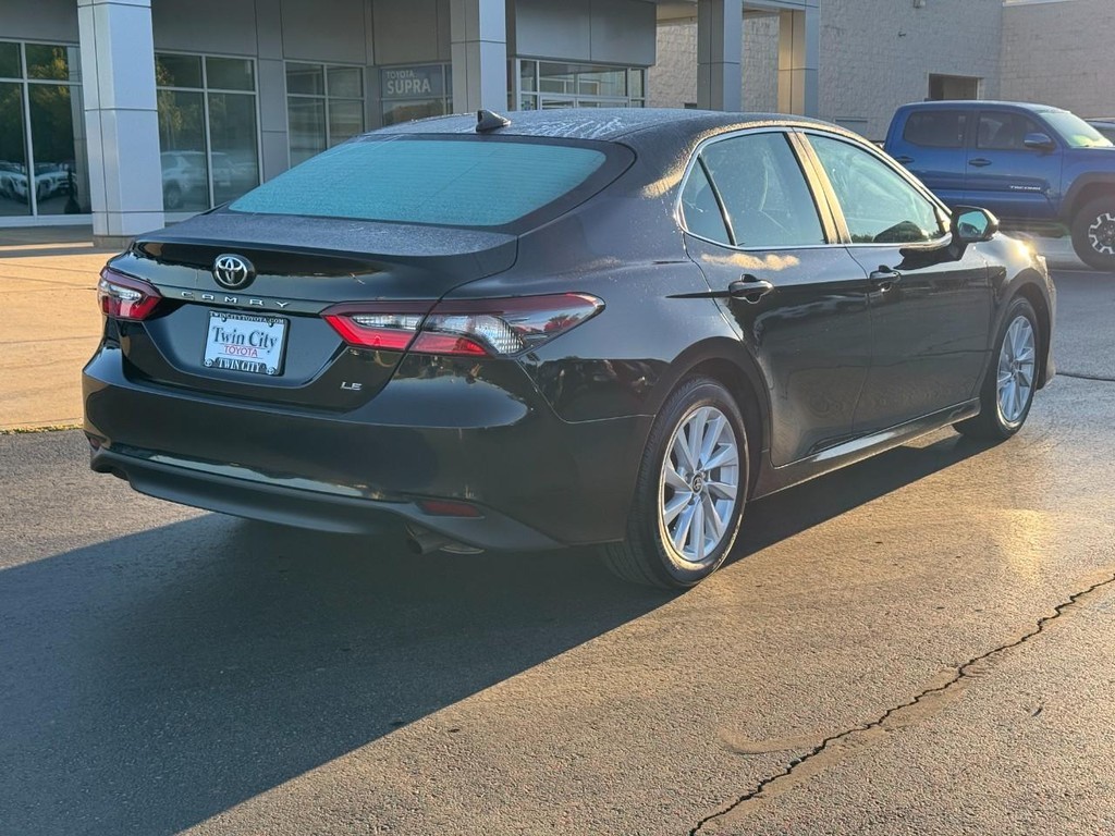 Toyota Camry Vehicle Full-screen Gallery Image 03