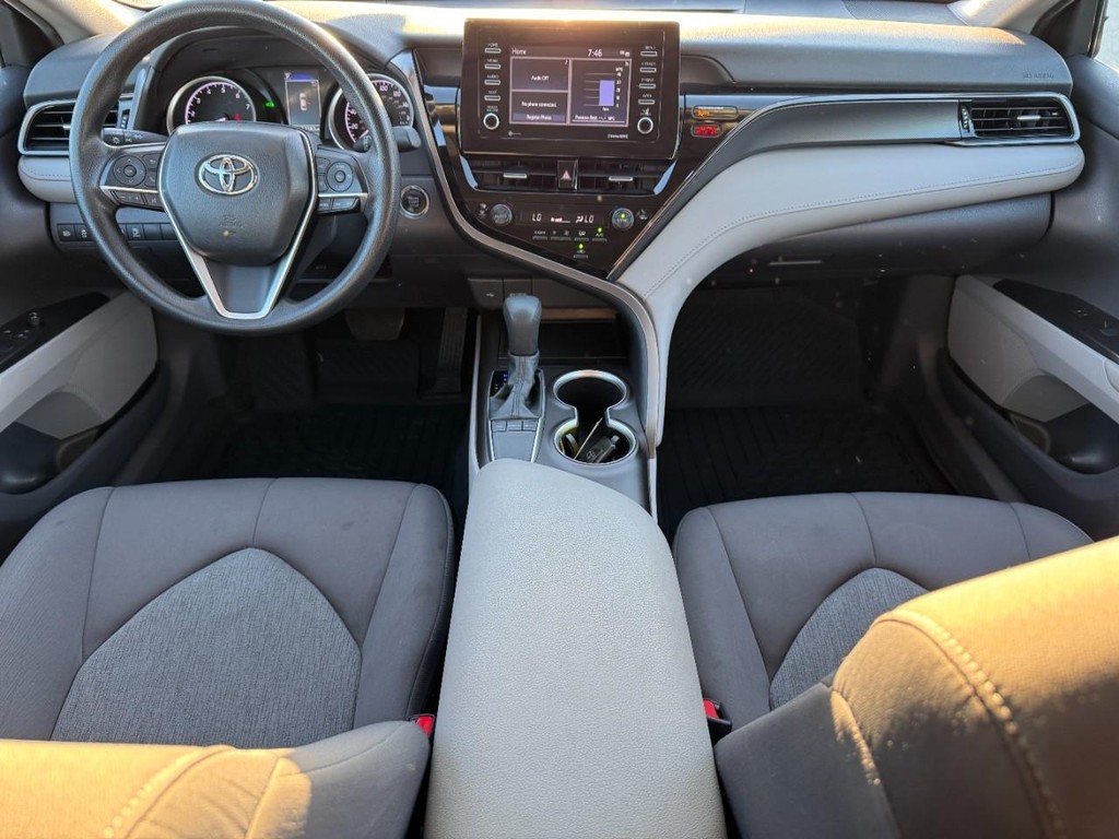 Toyota Camry Vehicle Full-screen Gallery Image 12