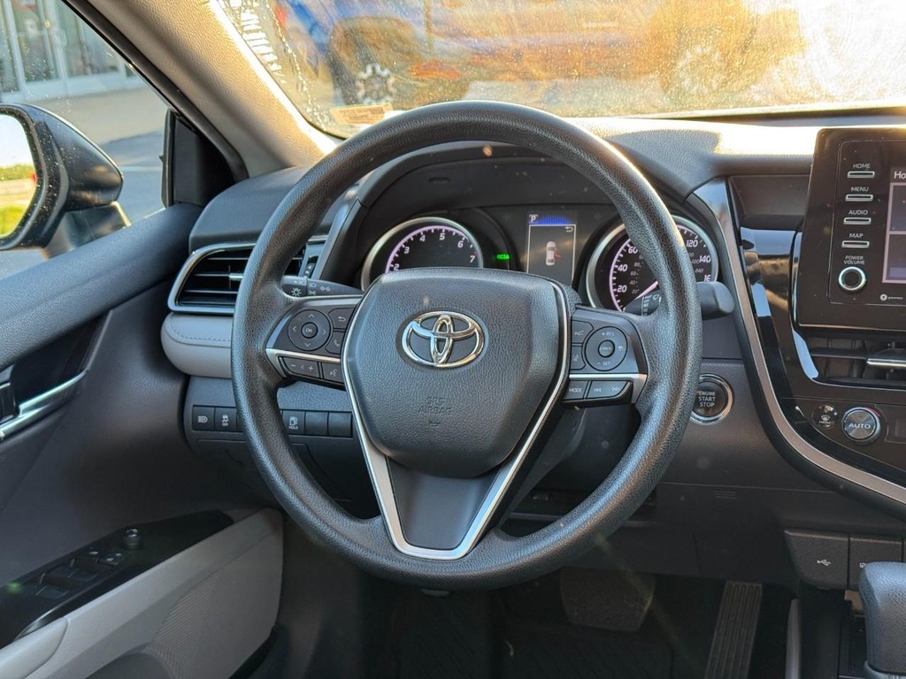 Toyota Camry Vehicle Full-screen Gallery Image 13